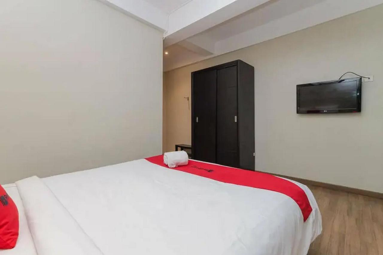 Reddoorz Plus At Riverside Malang Exterior foto
